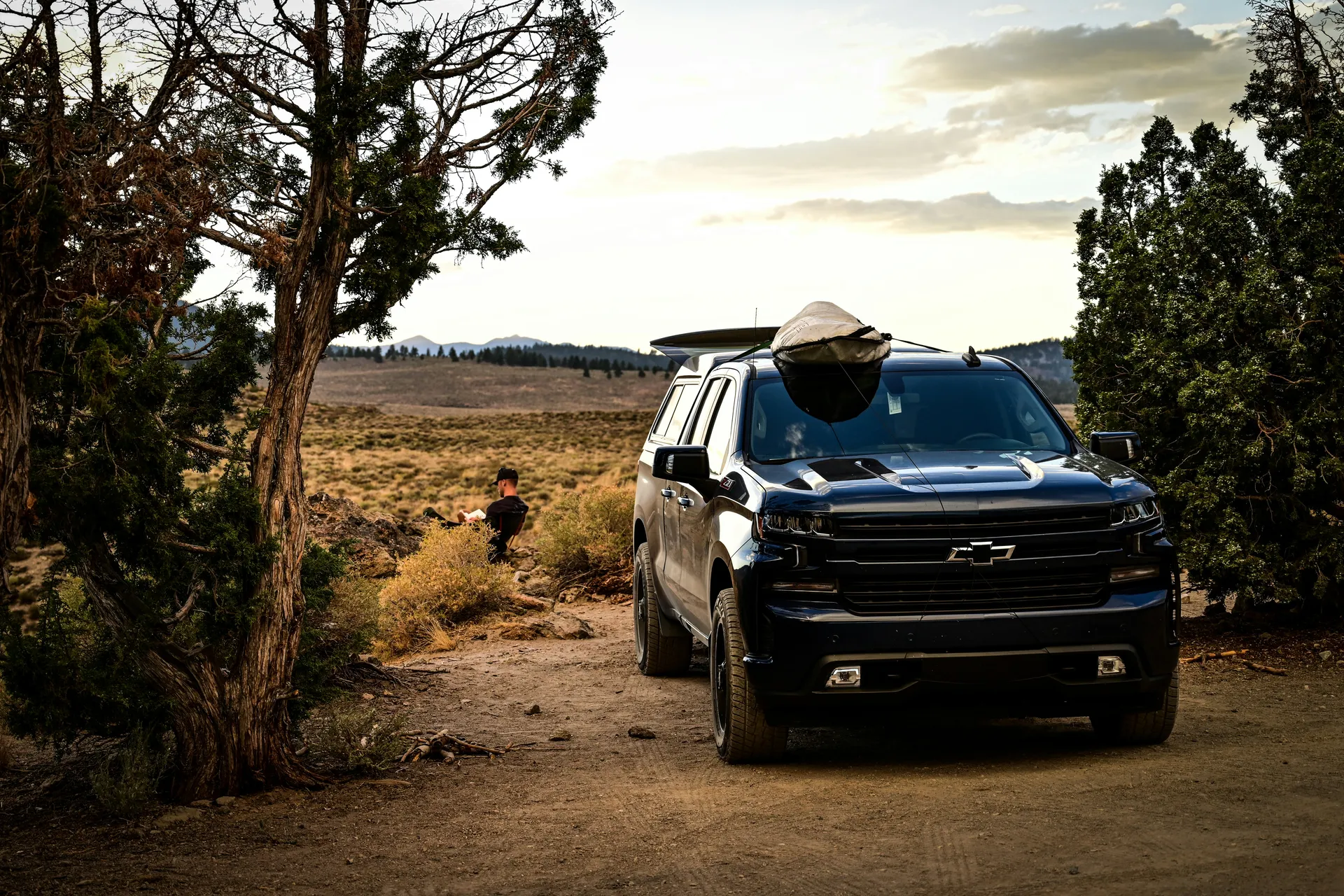 Model van een automerk in de hero van de website